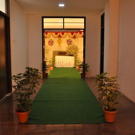Hotel The Home Tiruppur Bagian luar foto