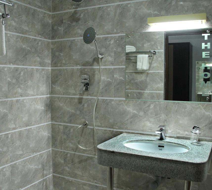 Hotel The Home Tiruppur Bagian luar foto