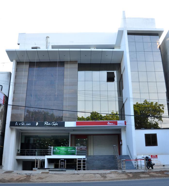 Hotel The Home Tiruppur Bagian luar foto