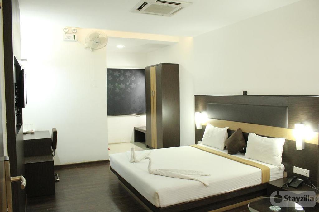 Hotel The Home Tiruppur Bagian luar foto