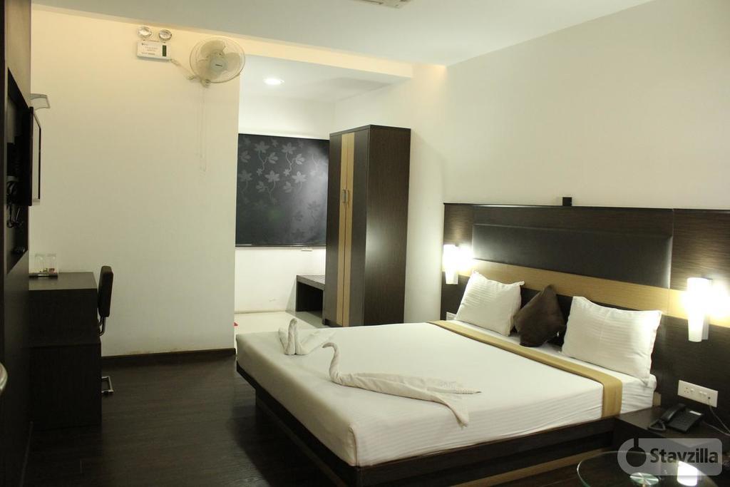 Hotel The Home Tiruppur Bagian luar foto