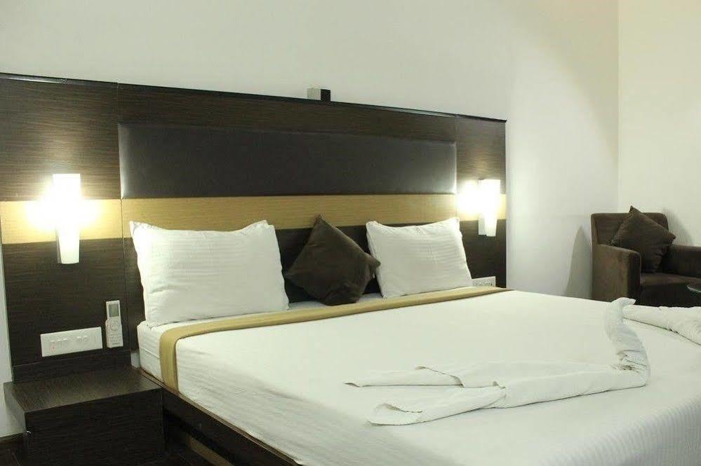 Hotel The Home Tiruppur Bagian luar foto