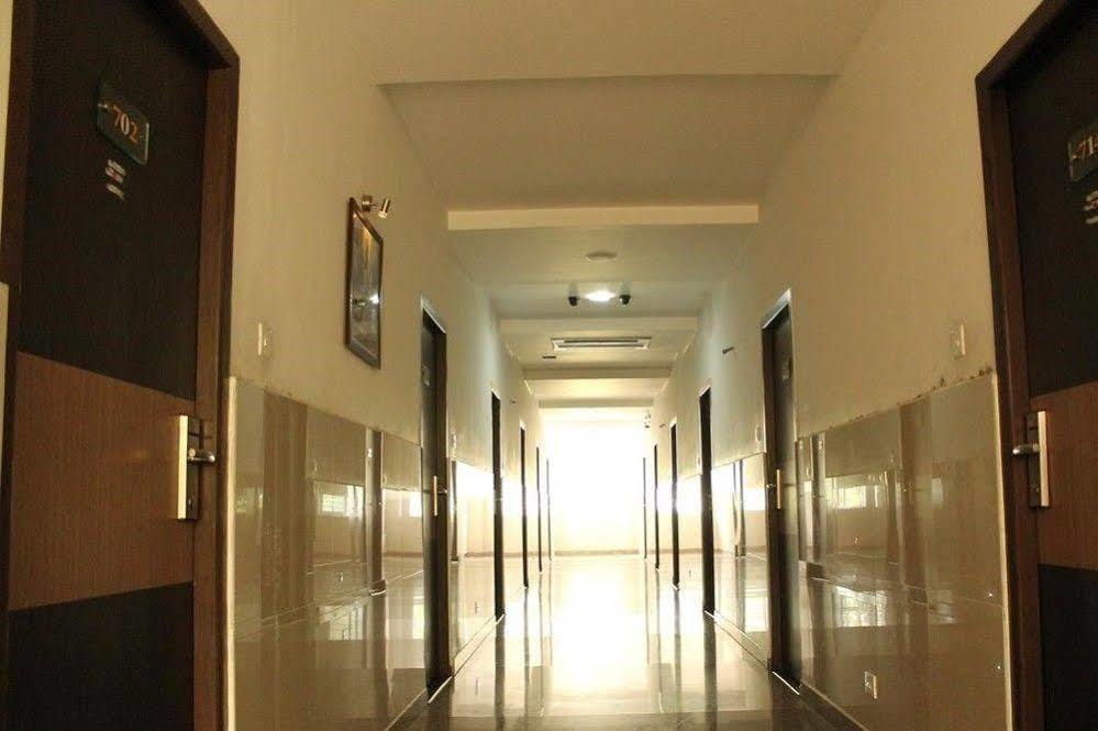 Hotel The Home Tiruppur Bagian luar foto